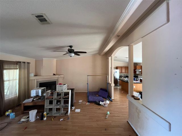 111 Road Runner LN, Bastrop, TX 78602