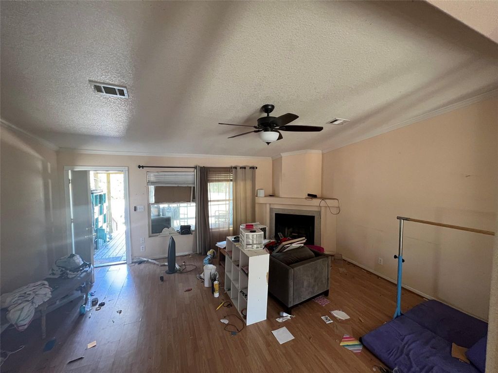 111 Road Runner LN, Bastrop, TX 78602