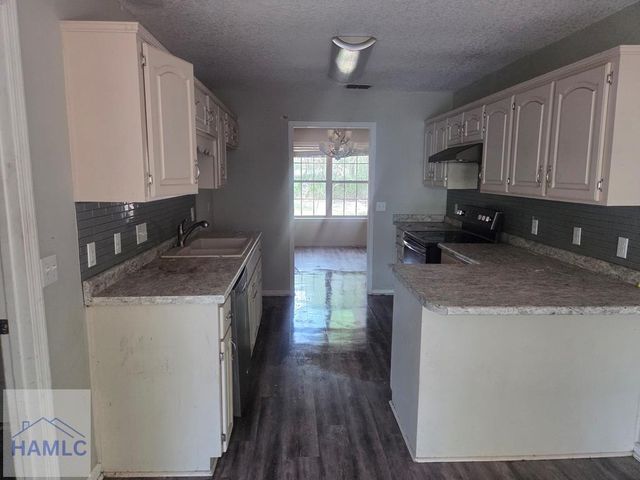 822 Lakeview Court, Hinesville, GA 31313