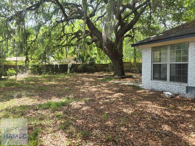 822 Lakeview Court, Hinesville, GA 31313