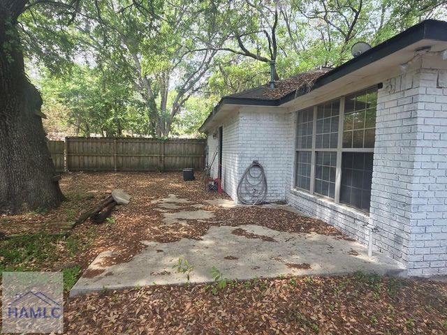 822 Lakeview Court, Hinesville, GA 31313