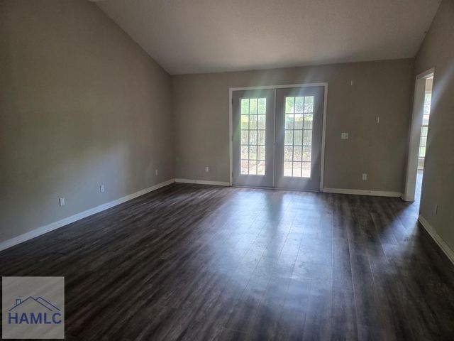 822 Lakeview Court, Hinesville, GA 31313