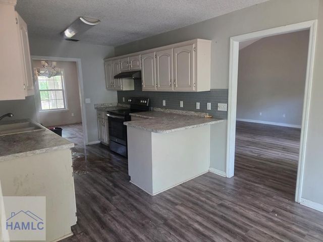 822 Lakeview Court, Hinesville, GA 31313