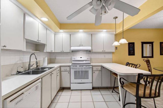 2686 NW 7th Court C, Delray Beach, FL 33445