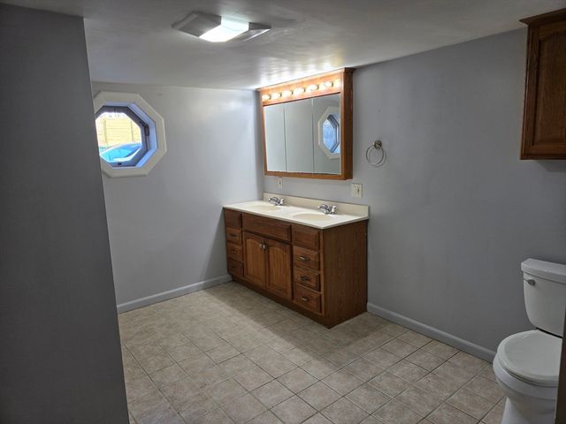 45 Oak St, Taunton, MA 02780