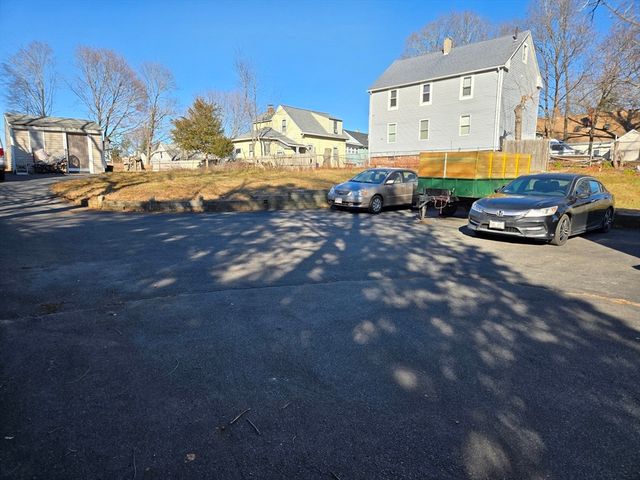 45 Oak St, Taunton, MA 02780
