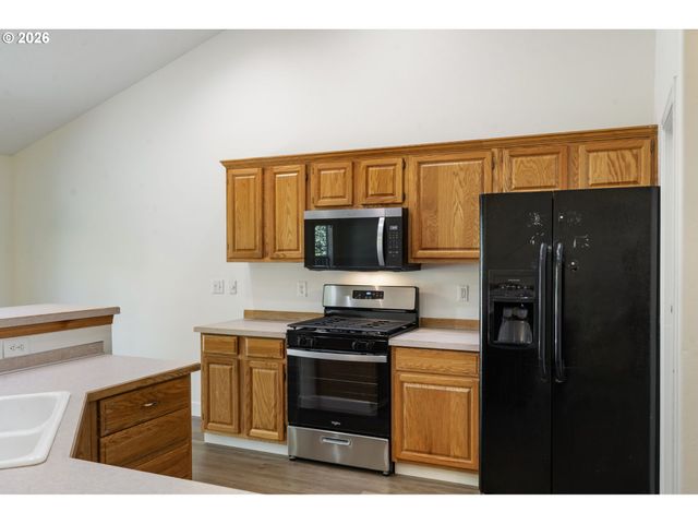 891 WHITETAIL DEER St, Salem, OR 97304