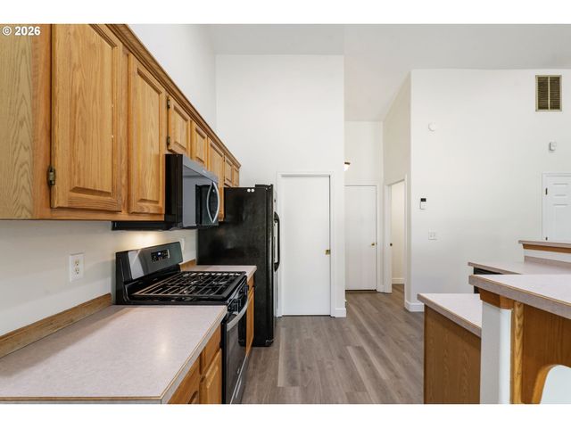 891 WHITETAIL DEER St, Salem, OR 97304