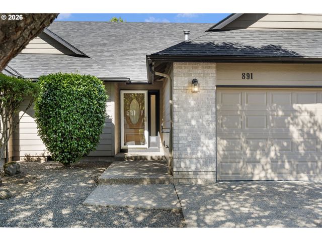 891 WHITETAIL DEER St, Salem, OR 97304