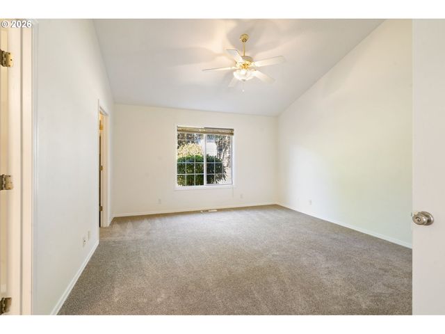 891 WHITETAIL DEER St, Salem, OR 97304