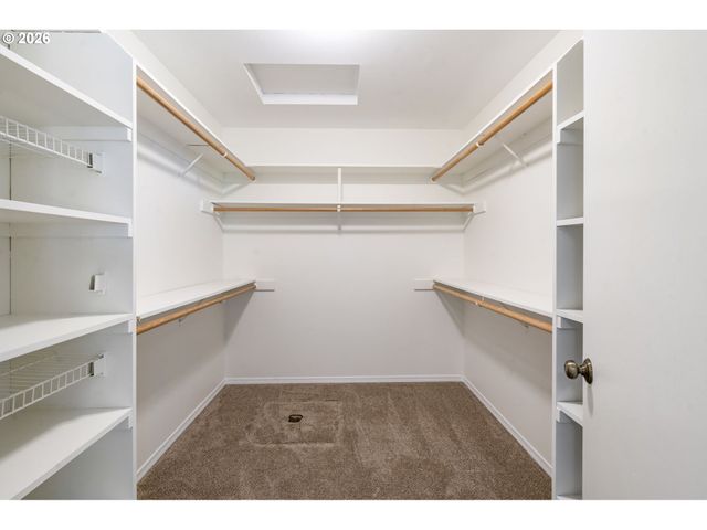 891 WHITETAIL DEER St, Salem, OR 97304