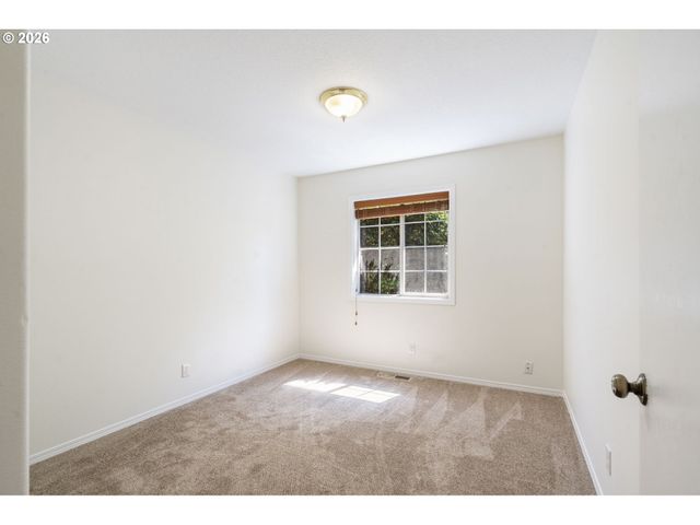 891 WHITETAIL DEER St, Salem, OR 97304