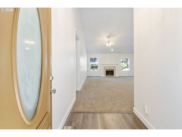 891 WHITETAIL DEER St, Salem, OR 97304