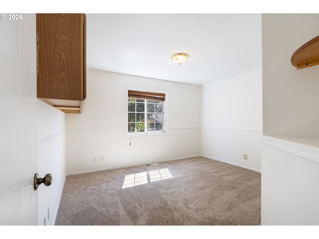 891 WHITETAIL DEER St, Salem, OR 97304