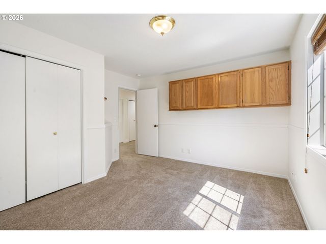 891 WHITETAIL DEER St, Salem, OR 97304