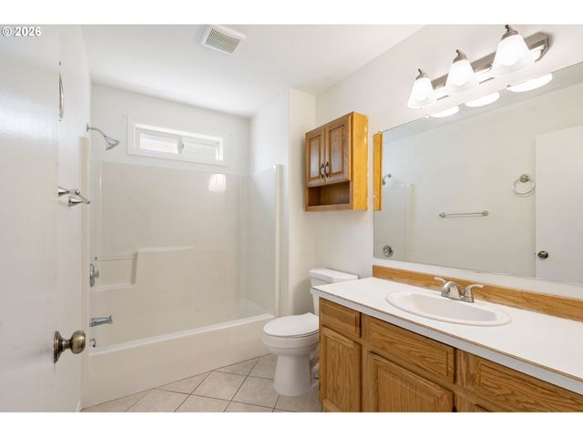 891 WHITETAIL DEER St, Salem, OR 97304