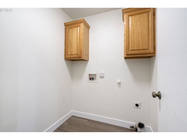 891 WHITETAIL DEER St, Salem, OR 97304