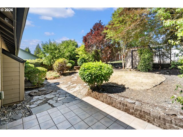 891 WHITETAIL DEER St, Salem, OR 97304