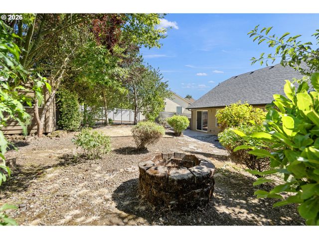 891 WHITETAIL DEER St, Salem, OR 97304