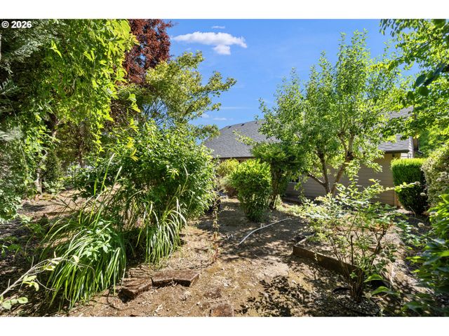 891 WHITETAIL DEER St, Salem, OR 97304