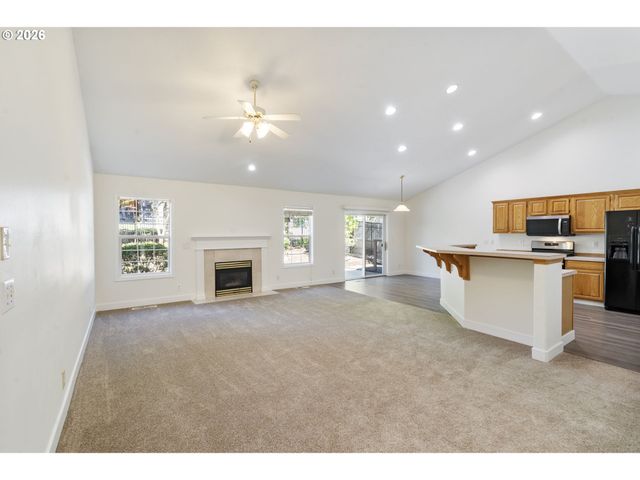 891 WHITETAIL DEER St, Salem, OR 97304
