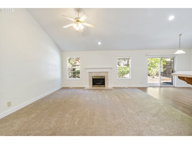 891 WHITETAIL DEER St, Salem, OR 97304