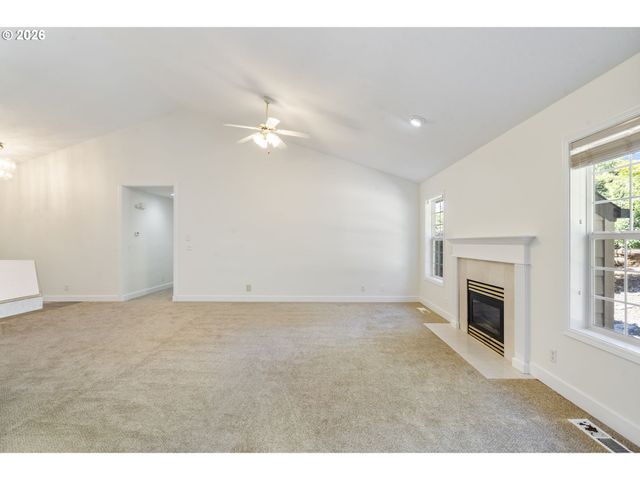 891 WHITETAIL DEER St, Salem, OR 97304