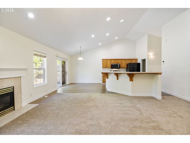 891 WHITETAIL DEER St, Salem, OR 97304