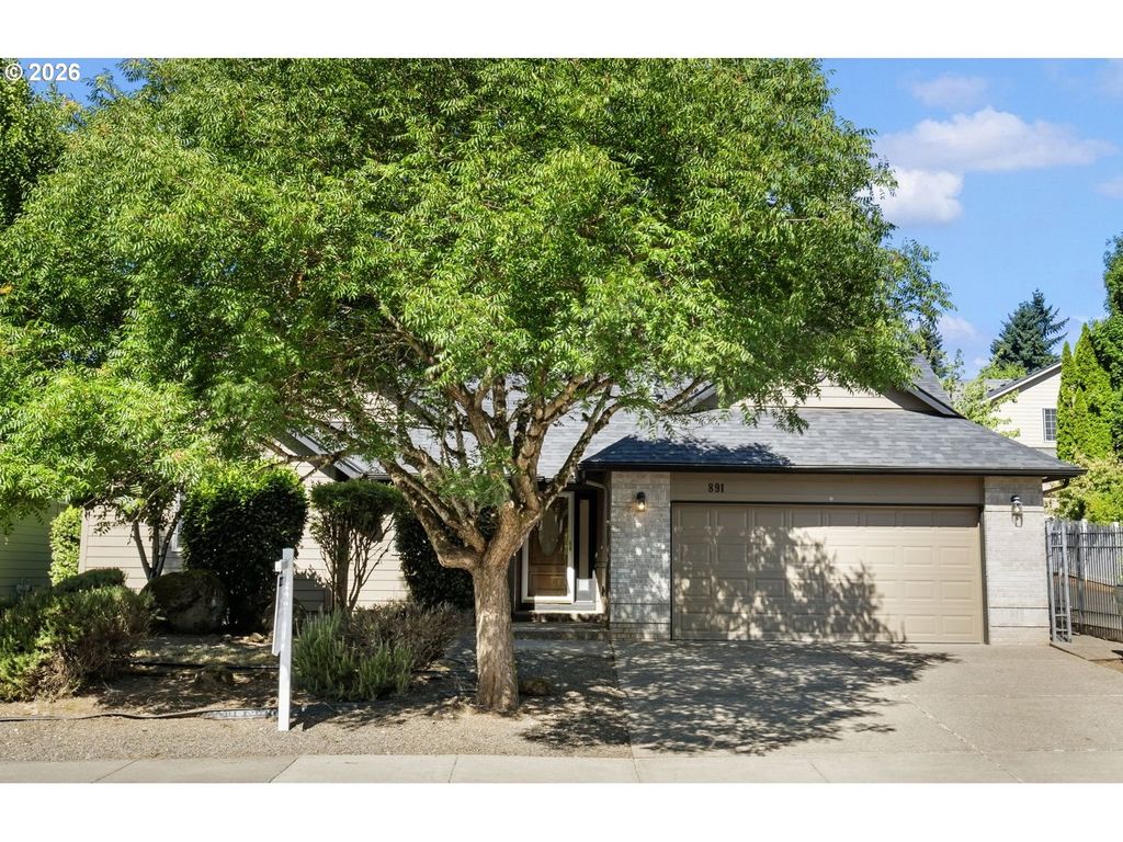 891 WHITETAIL DEER St, Salem, OR 97304