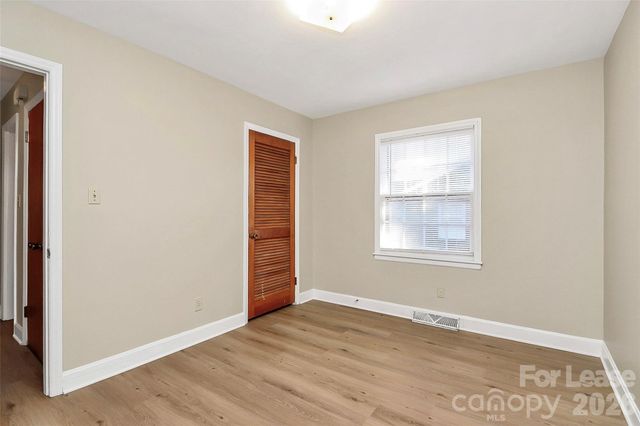 3728 Dresden Drive E, Charlotte, NC 28205