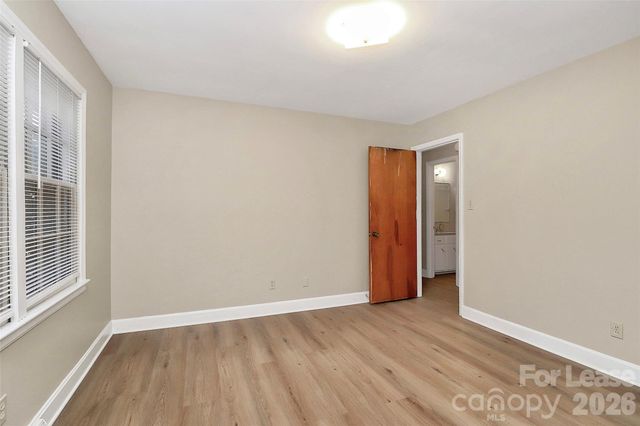 3728 Dresden Drive E, Charlotte, NC 28205