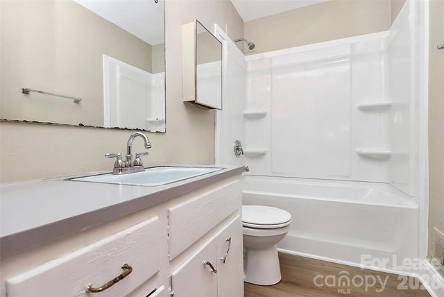 3728 Dresden Drive E, Charlotte, NC 28205