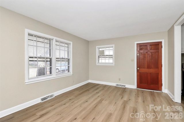 3728 Dresden Drive E, Charlotte, NC 28205