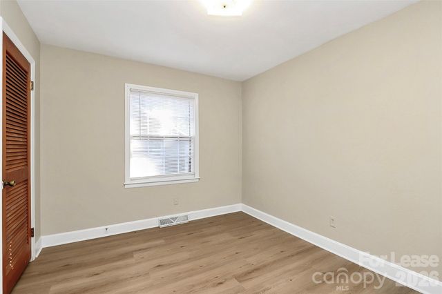 3728 Dresden Drive E, Charlotte, NC 28205