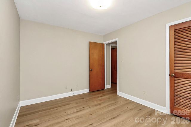 3728 Dresden Drive E, Charlotte, NC 28205