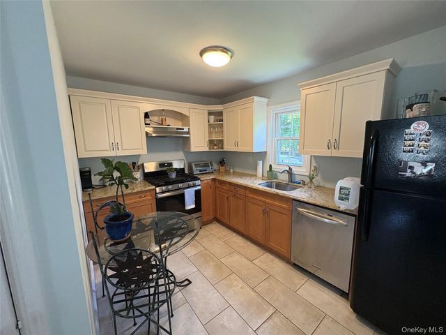 16 Raymond Street, Glen Cove, NY 11542