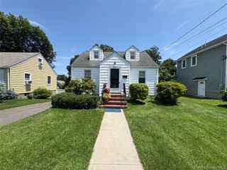 16 Raymond Street, Glen Cove, NY 11542