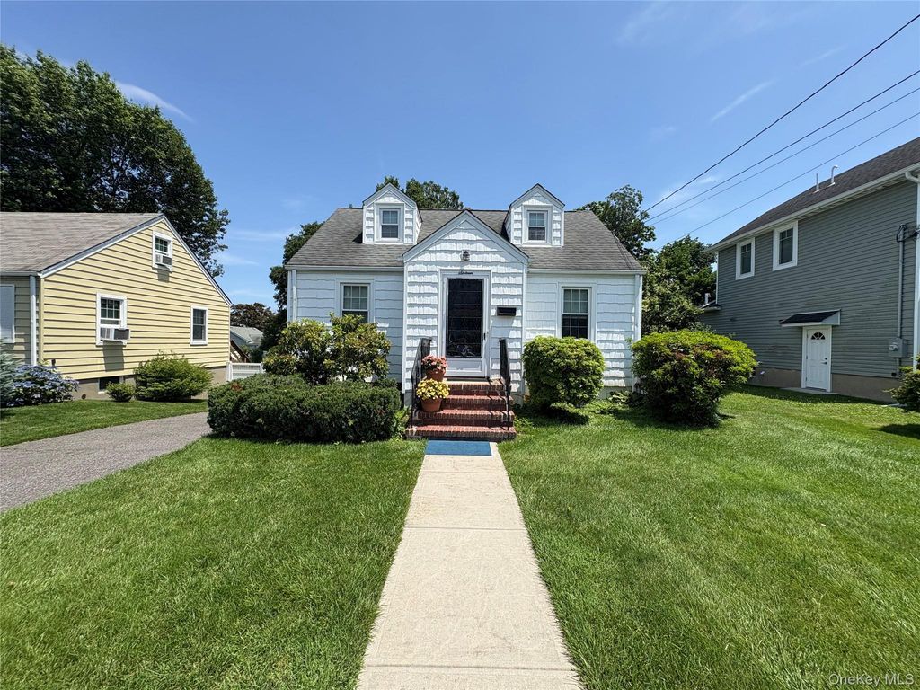 16 Raymond Street, Glen Cove, NY 11542