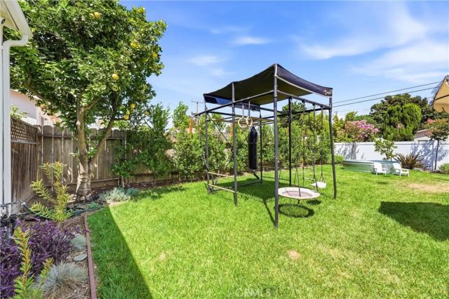 2870 Daisy, Long Beach, CA 90806