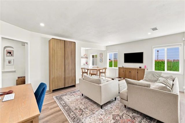 2870 Daisy, Long Beach, CA 90806