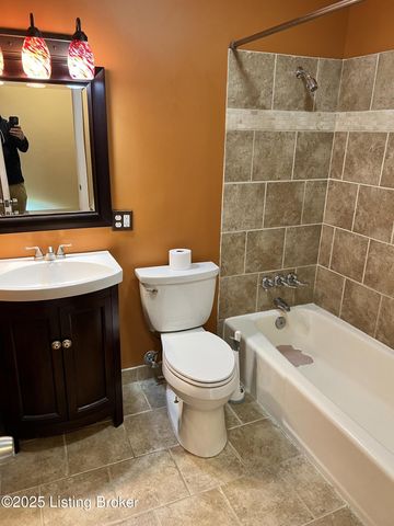 9310 Habersham Dr, Louisville, KY 40242