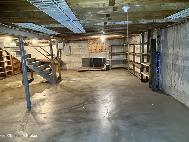 9310 Habersham Dr, Louisville, KY 40242
