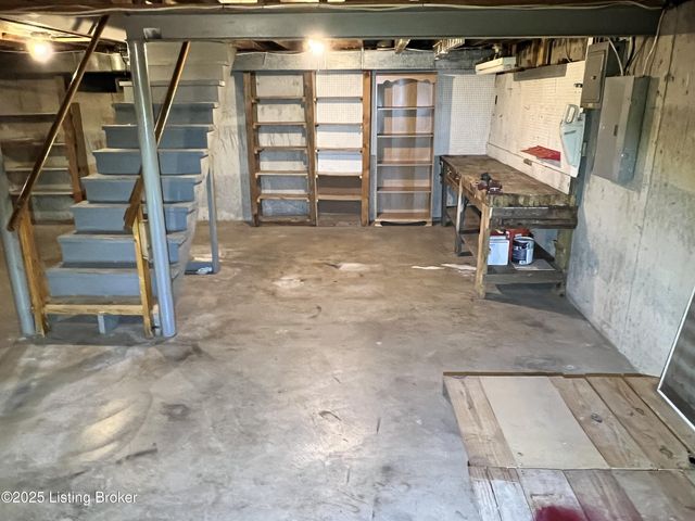 9310 Habersham Dr, Louisville, KY 40242