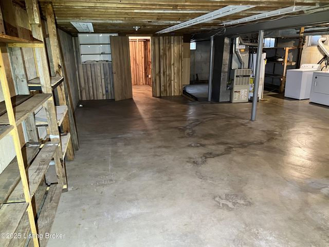 9310 Habersham Dr, Louisville, KY 40242