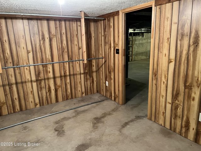 9310 Habersham Dr, Louisville, KY 40242