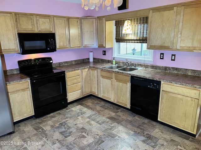 9310 Habersham Dr, Louisville, KY 40242