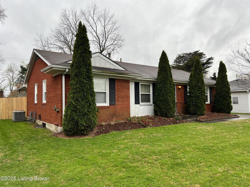 9310 Habersham Dr, Louisville, KY 40242