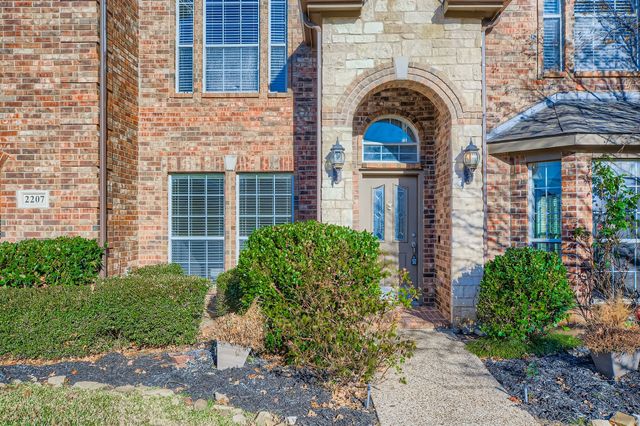 2207 Creekedge Court, Corinth, TX 76210