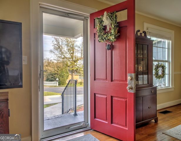1005 S Crest Road, Rossville, GA 30741
