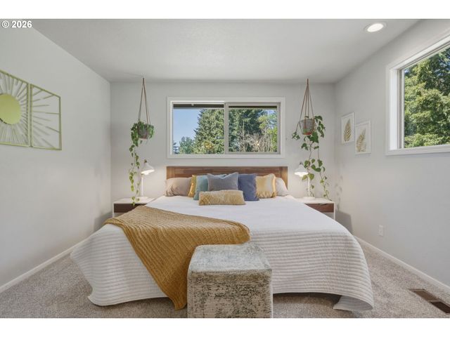 25421 Se SUNSHINE VALLEY Rd, Damascus, OR 97089